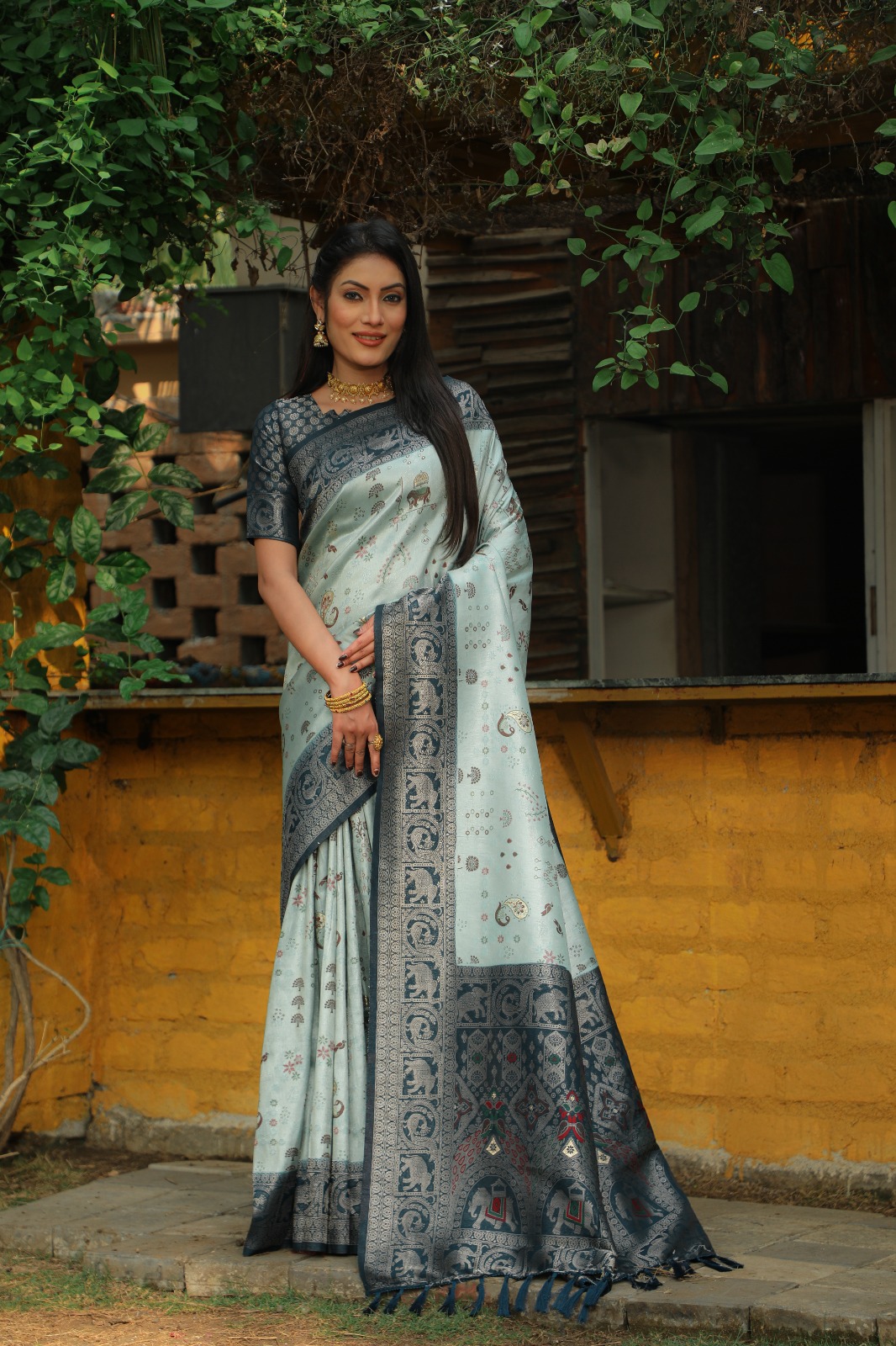Heavy Kanjivaram design Beautiful and premium handwork royal and Kanjivaram Soft Silk Sari 