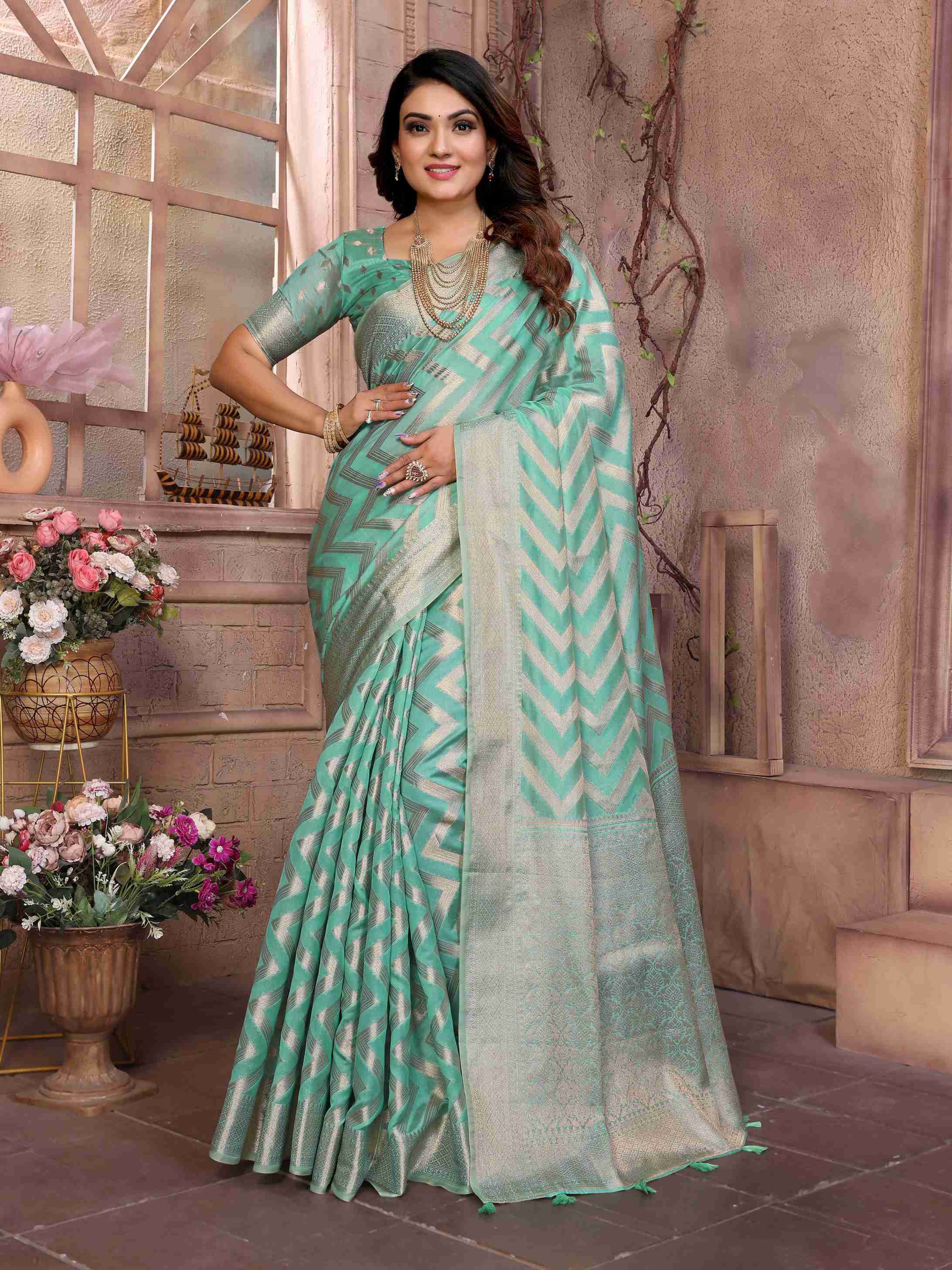 Premium And Superior Soft Organza Silk Banarasi Saree
