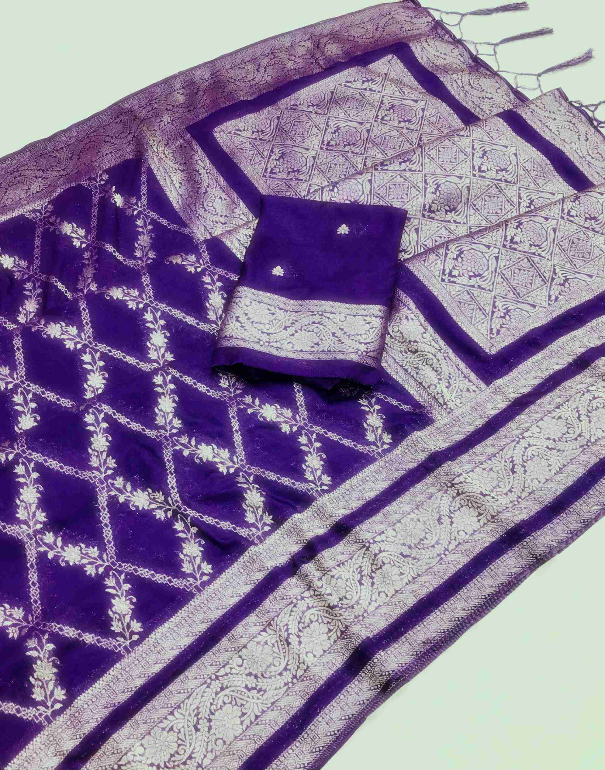 Super Hit Viscsose Georgette Saree With All Over Jacard Weaving Design