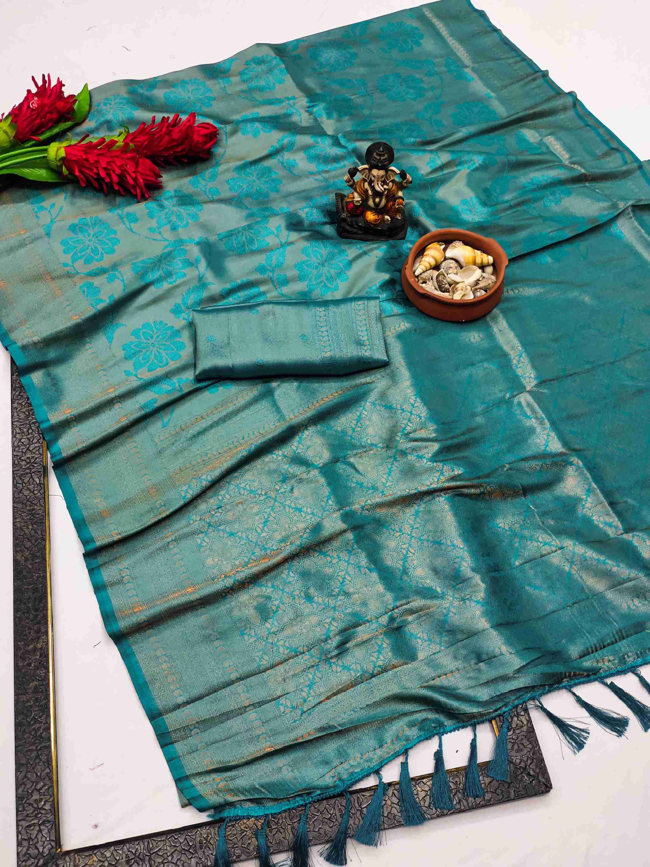 Premium Quality Soft Silk Kanjivaram Blends Saree With Beautiful Weaving Work