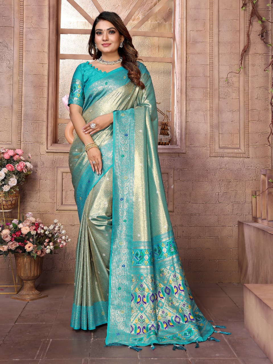 These superior and premium pure banarasi tissue silk  saree