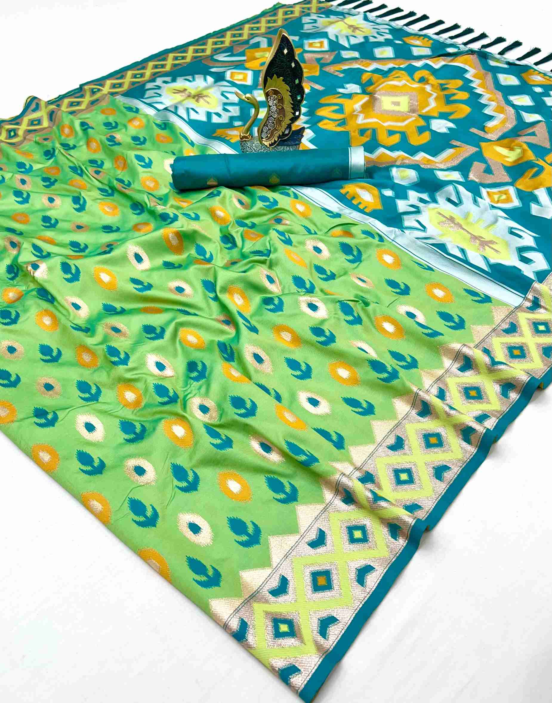 This Silk saree is weaved with Premium soft Silk fabric