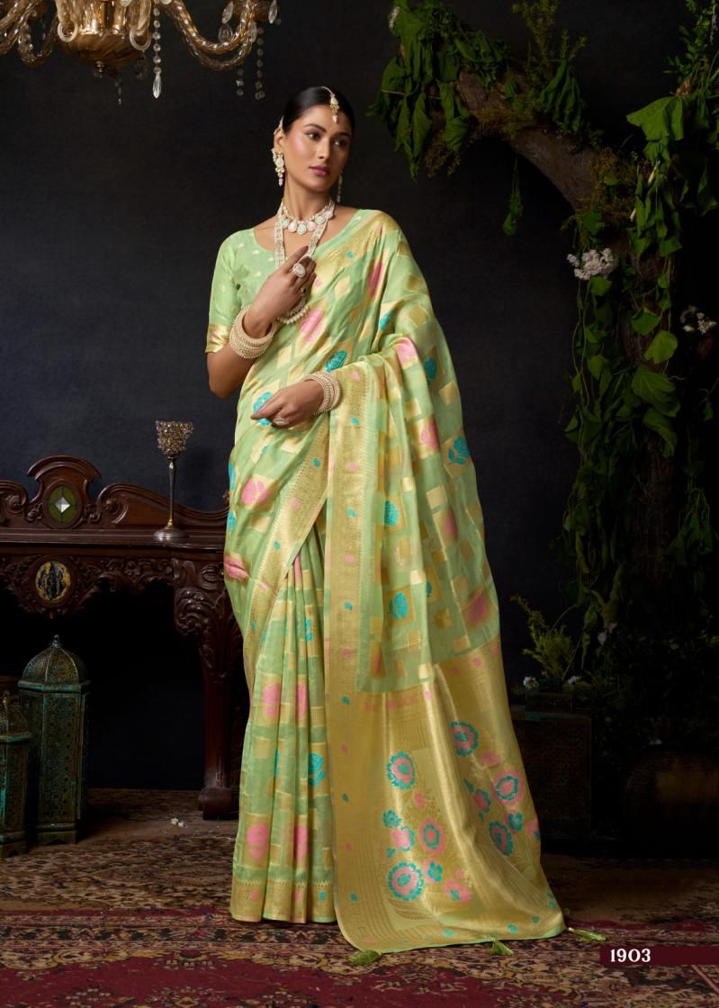 This Organza Khadi Saree is a perfect blend of modern grace