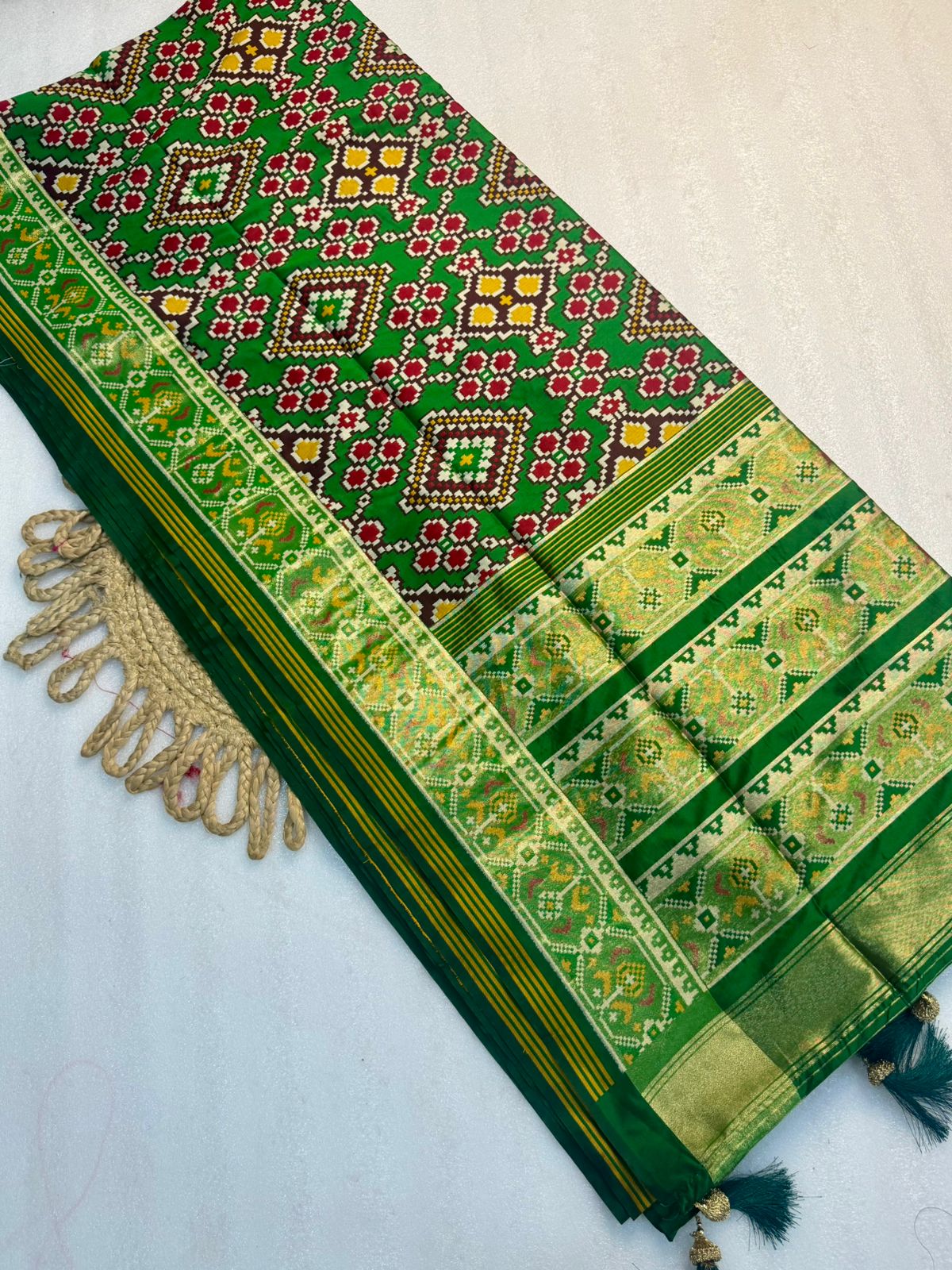 Soft banarasi silk Pallu & border real jari kasab viving Saree