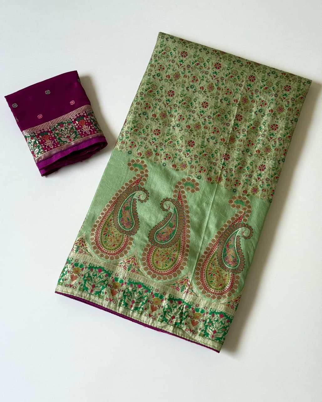 Pure Nylon Viscose Kashmiri Pashmina Silk, this elegant saree 