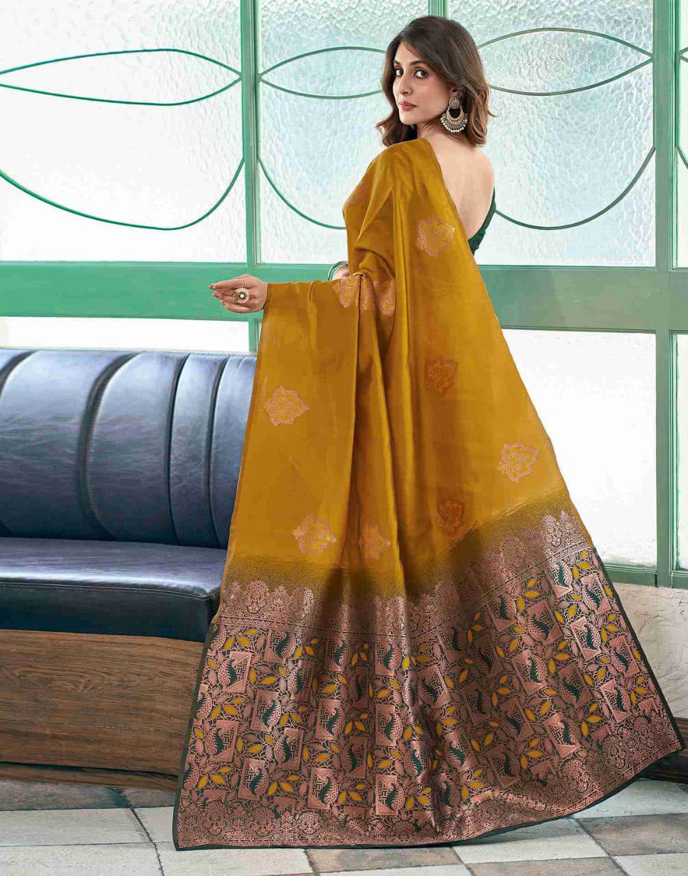 THE BEAUTIFUL RICH PALLU & JACQUARD WORK ON ALL OVER THE SAREE